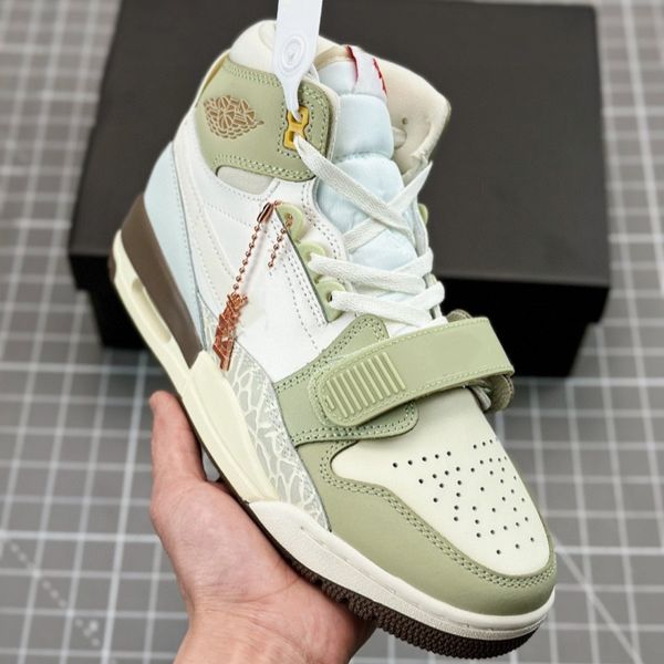 New fashion slippers, top designer shoes, sandals, lace up couples, beach shoes, flat bottom rubber letter shoes, outdoor anti slip printed shoes, thermal insulation
New fashion slippers, top designer shoes, sandals, lace up couples, beach shoes, flat bottom rubber letter shoes, outdoor anti slip printed shoes, thermal insulation