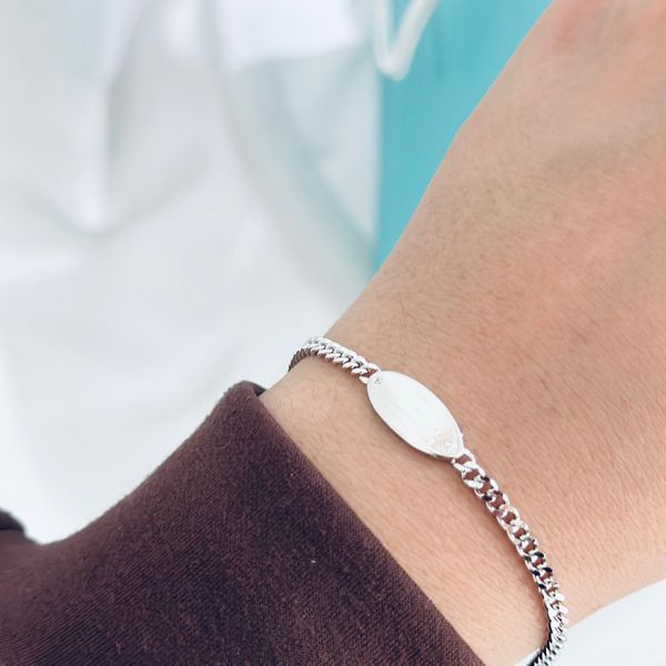Fashion designer bracelet for women men top Titanium steel Korean version lettering bracelet for women's sweet age reducing
Fashion designer bracelet for women men top Titanium steel Korean version lettering bracelet for women's sweet age reducing