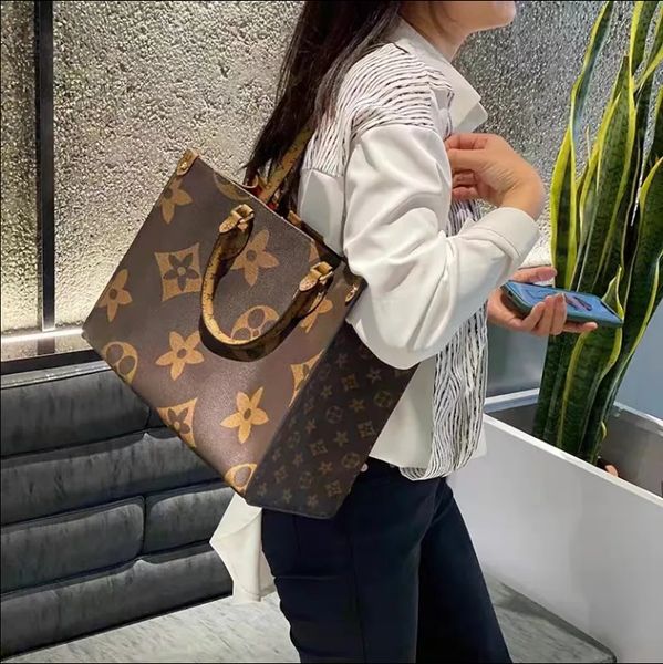 2023 Top Totes Designer Bags Embossed Flower Monograms ONTHEGO GM MM Womens Handbag Tote Shoulder Female Backpack ON THE GO AAA, White
2023 Top Totes Designer Bags Embossed Flower Monograms ONTHEGO GM MM Womens Handbag Tote Shoulder Female Backpack ON THE GO AAA, White