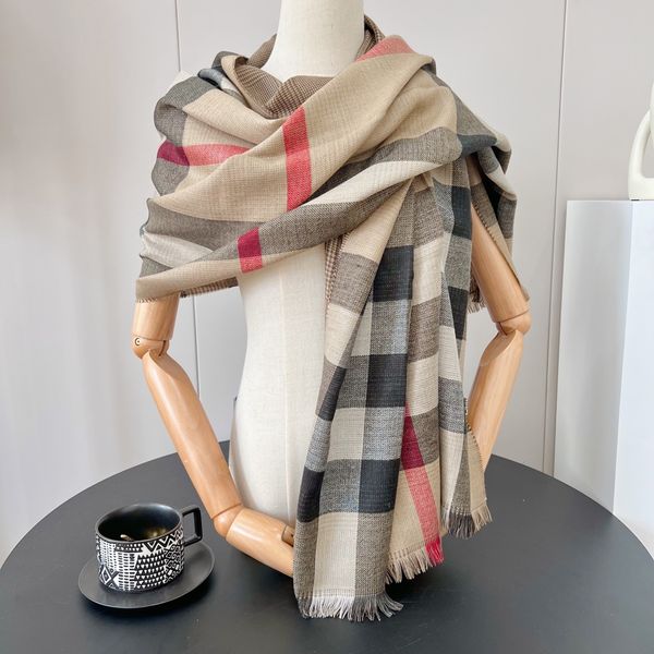 Luxury Cashmere designer scarf classic Khaki Plaid Top Quality woman shawl fashion double-sided soft warm long Autumn Winter Christmas New 2023
Luxury Cashmere designer scarf classic Khaki Plaid Top Quality woman shawl fashion double-sided soft warm long Autumn Winter Christmas New 2023