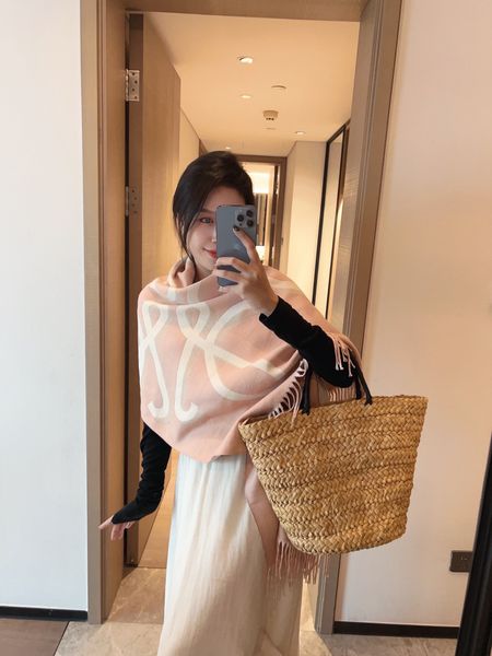 Loewe Cashmere scarf designer shawl luxury Letter Top Quality Warm Autumn Winter Christmas New Year Birthday Gift
Loewe Cashmere scarf designer shawl luxury Letter Top Quality Warm Autumn Winter Christmas New Year Birthday Gift