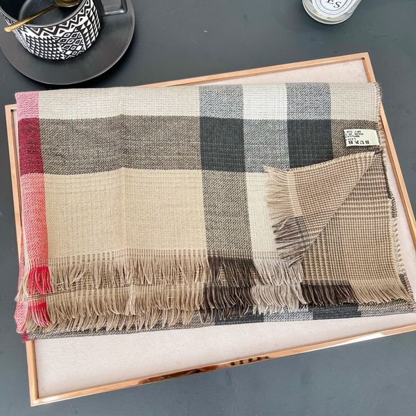 Cashmere designer scarf luxury classic Khaki Plaid Top Quality woman shawl fashion double-sided soft warm long Autumn Winter Christmas
Cashmere designer scarf luxury classic Khaki Plaid Top Quality woman shawl fashion double-sided soft warm long Autumn Winter Christmas