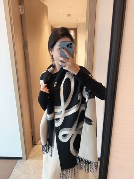 TopLuxury Cashmere scarf designer shawl Letter Top Quality Warm Thicken Autumn Winter Christmas New Year Birthday Gift
TopLuxury Cashmere scarf designer shawl Letter Top Quality Warm Thicken Autumn Winter Christmas New Year Birthday Gift