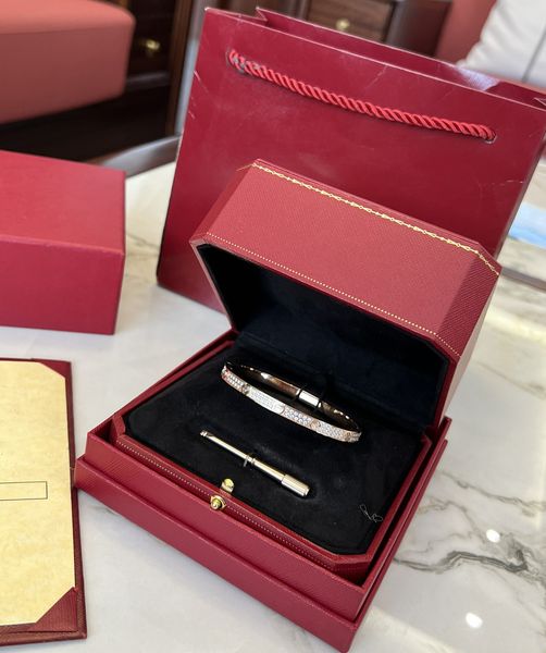 designer bracelet woman jewelry woman bracelet mens High version Pearl decoration Full diamonds covered German titanium steel Au750 electroplating
designer bracelet woman jewelry woman bracelet mens High version Pearl decoration Full diamonds covered German titanium steel Au750 electroplating
