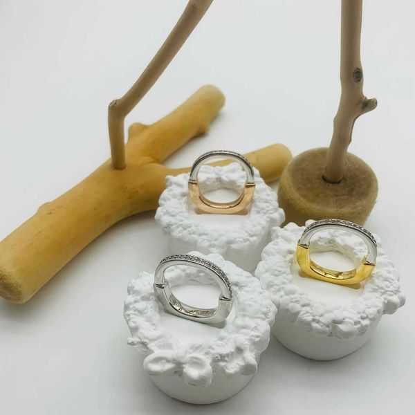 Women's fashion designer ring charm jewelry 925 All Body Sterling Silver Lock Ring Simple and Premium Unisex Ring Christmas Gift
Women's fashion designer ring charm jewelry 925 All Body Sterling Silver Lock Ring Simple and Premium Unisex Ring Christmas Gift