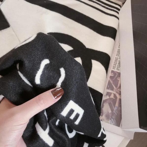 scarf Classic Designer 2023 Echarpe Womens Winter Warmth Thickened Long COCO Scarf Cashmere Wool Double Sided Dual Purpose Neck
scarf Classic Designer 2023 Echarpe Womens Winter Warmth Thickened Long COCO Scarf Cashmere Wool Double Sided Dual Purpose Neck