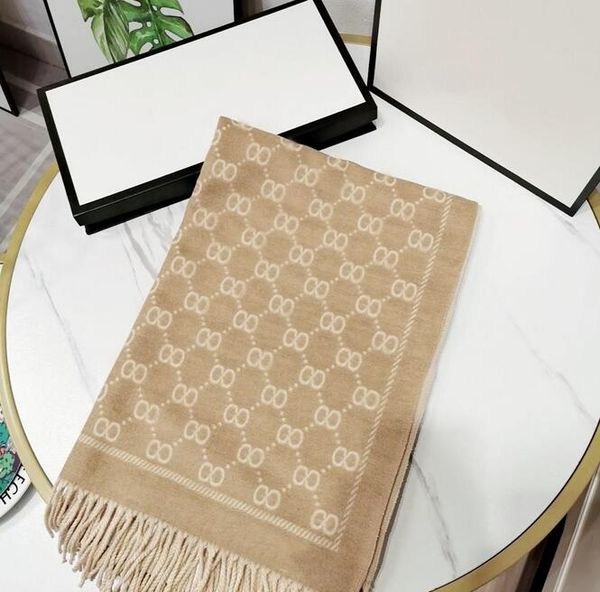 Designer Silk scarf Mens luxury scarf Womens Four Seasons shawl Fashion letter scarf size 180x70cm 5 color high quality optional exquisite packaging E3EJ
Designer Silk scarf Mens luxury scarf Womens Four Seasons shawl Fashion letter scarf size 180x70cm 5 color high quality optional exquisite packaging E3EJ