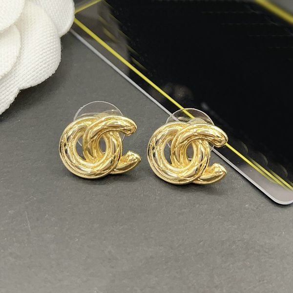 Designer earrings Letter 18k gold plated stud earrings designer jewelry women earrings new brand luxury earrings
Designer earrings Letter 18k gold plated stud earrings designer jewelry women earrings new brand luxury earrings