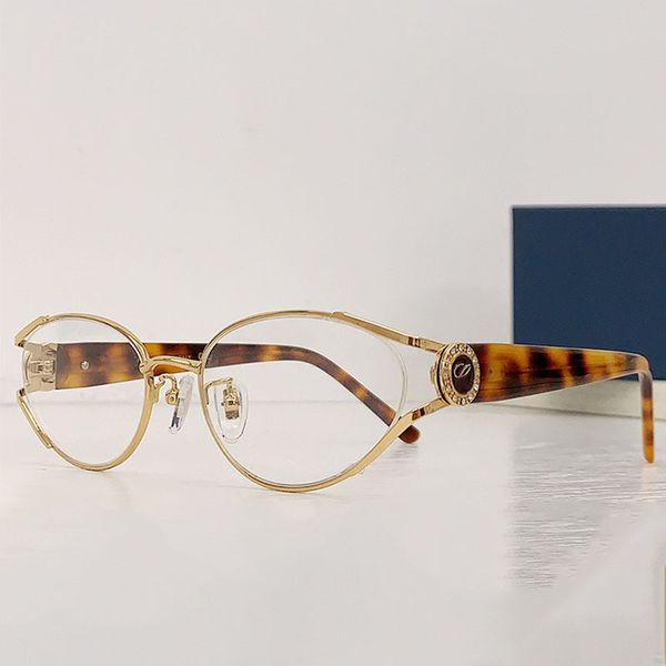 Luxury mens and womens oval reading optical frame designer transparent eyewear side small diamond luxury elegant womens VCH784 goes on vacation with original box.
Luxury mens and womens oval reading optical frame designer transparent eyewear side small diamond luxury elegant womens VCH784 goes on vacation with original box.
