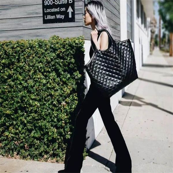 Designer shopping bags Fashion Luxury tots bag lambskin Top quality large Shoulder Genuine leather Women the totes bags crossbody lady fashion handbag, Black
Designer shopping bags Fashion Luxury tots bag lambskin Top quality large Shoulder Genuine leather Women the totes bags crossbody lady fashion handbag, Black