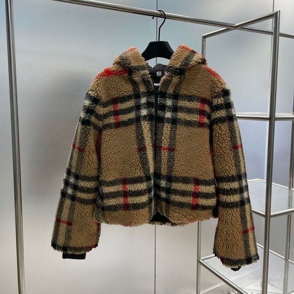 Designer Women Jacket fleece jacket Thick Warm Down Classic Retro Antumn Winter Lamb Cashmere fleece coat Couple Winter Coats
Designer Women Jacket fleece jacket Thick Warm Down Classic Retro Antumn Winter Lamb Cashmere fleece coat Couple Winter Coats
