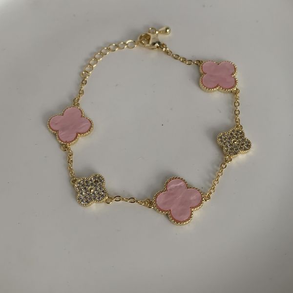 New 4/four leaf vans clover bracelet cleefy designer cleefity pendant classic bangle 18k gold plated chains Mother of pearl Charm for women girls Christmas gift pink
New 4/four leaf vans clover bracelet cleefy designer cleefity pendant classic bangle 18k gold plated chains Mother of pearl Charm for women girls Christmas gift pink