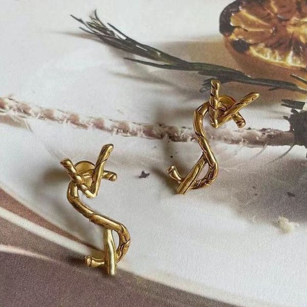 Elegant Antique Gold Letter Stud Earrings for Women Ladies European US Popular Fashion Classical Designer Logo Earrings Alphabet Earrings Wedding Jewelry Gift
Elegant Antique Gold Letter Stud Earrings for Women Ladies European US Popular Fashion Classical Designer Logo Earrings Alphabet Earrings Wedding Jewelry Gift