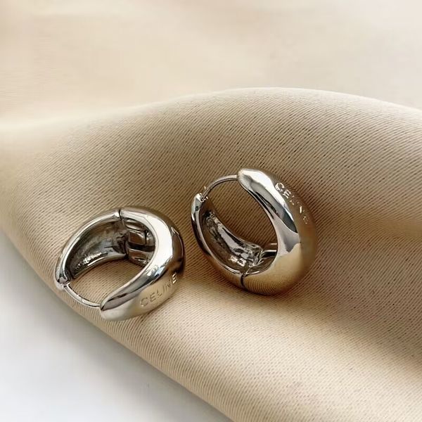 Designer Earring Stud earrings Fashion Letter hoop Circle Simple fashion womens Jewelry 18K gold Huggie for Woman High Quality Mothers Day Christmas Party Gifts
Designer Earring Stud earrings Fashion Letter hoop Circle Simple fashion womens Jewelry 18K gold Huggie for Woman High Quality Mothers Day Christmas Party Gifts