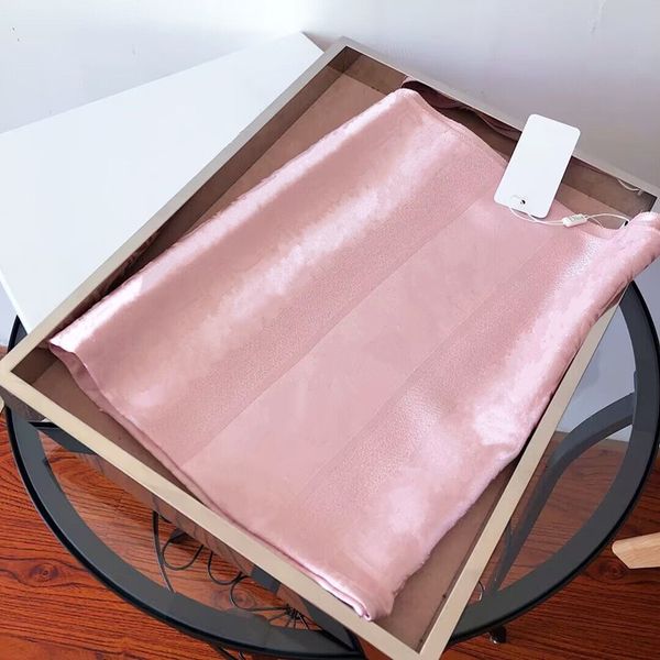 echarpe Scarf Stylish Women Cashmere Designer Scarf Full Letter Printed Scarves Soft Touch Warm Wraps with Tags Autumn Win De silk scarf
echarpe Scarf Stylish Women Cashmere Designer Scarf Full Letter Printed Scarves Soft Touch Warm Wraps with Tags Autumn Win De silk scarf