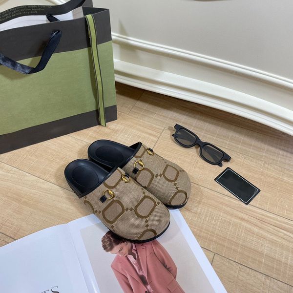 Image of flat sandal clog Women Designer Clogs Slippers Slides Men Mule Luxury Adjustable Strap leather Beach Summer gold-tone buckle sandal Size eur35-45
