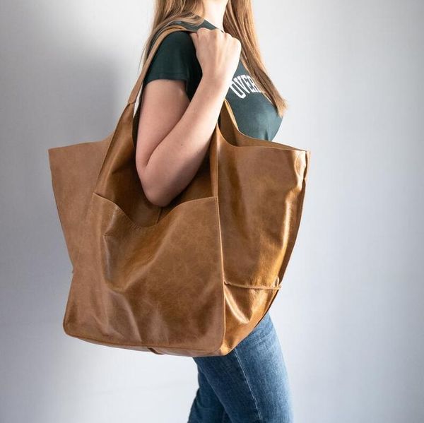 Factory sales shoulder bags 10 colors European retro simple large capacity Tote bag street personality splicing Joker handbags folding soft leather handbag 5838#, Red
Factory sales shoulder bags 10 colors European retro simple large capacity Tote bag street personality splicing Joker handbags folding soft leather handbag 5838#, Red
