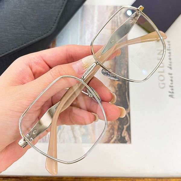 Women Square Optical Eye Reading SPR56 Designer Mens and Womens Metal Plate Splice Mirror Legs Advanced Fashion Transparent Glasses Elegant Office And Outdoor
Women Square Optical Eye Reading SPR56 Designer Mens and Womens Metal Plate Splice Mirror Legs Advanced Fashion Transparent Glasses Elegant Office And Outdoor