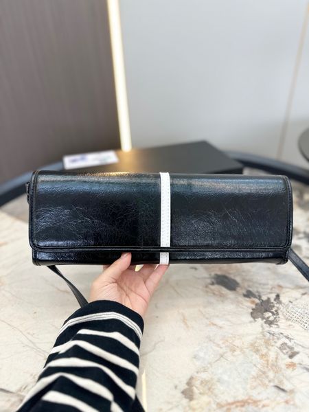 22s New fashion shopping bags Luxury Tote Long underarm bag Shoulder Bag Crossbody bag Fashion runway Balencianess leather, Black
22s New fashion shopping bags Luxury Tote Long underarm bag Shoulder Bag Crossbody bag Fashion runway Balencianess leather, Black