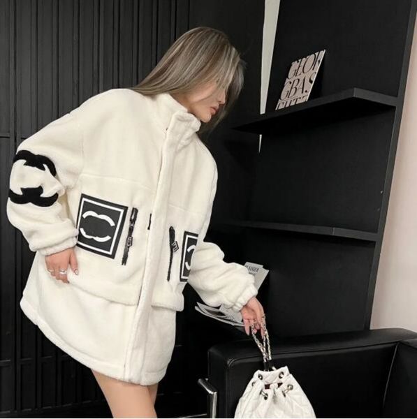 Women' Fur Faux Designer Sweater Clothing Knitted Crow Collar Fashion Brand Channel Lamb Wool Padded Loose Slimming Coat Cardigan Men and PAIZ, White
Women' Fur Faux Designer Sweater Clothing Knitted Crow Collar Fashion Brand Channel Lamb Wool Padded Loose Slimming Coat Cardigan Men and PAIZ, White