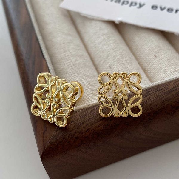 Designer Earrings loewe Luxury jewelry top accessories 2023 New Fashion Metal Texture Earrings Light luxury High Grade Simple earrings jewelry Christmas gift
Designer Earrings loewe Luxury jewelry top accessories 2023 New Fashion Metal Texture Earrings Light luxury High Grade Simple earrings jewelry Christmas gift