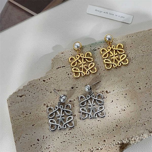 Designer Earrings loews Luxury jewelry top accessories French Pearl Temperament Mooncake Advanced Sense Simple Hollow out Carved Earrings jewelry Christmas gift
Designer Earrings loews Luxury jewelry top accessories French Pearl Temperament Mooncake Advanced Sense Simple Hollow out Carved Earrings jewelry Christmas gift