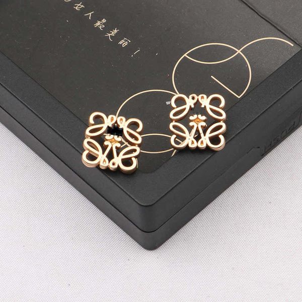 Designer Earrings loews Luxury jewelry Top accessories female texture French simple cool style elegant personality Korean hip hop Earrings jewelry Christmas gift
Designer Earrings loews Luxury jewelry Top accessories female texture French simple cool style elegant personality Korean hip hop Earrings jewelry Christmas gift