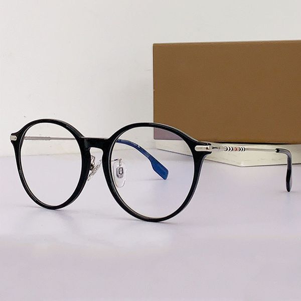 Mens and womens senior designer reading optical eyewear with circular metal frame transparent glasses and striped legs B2365-F work outdoors with original boxes
Mens and womens senior designer reading optical eyewear with circular metal frame transparent glasses and striped legs B2365-F work outdoors with original boxes