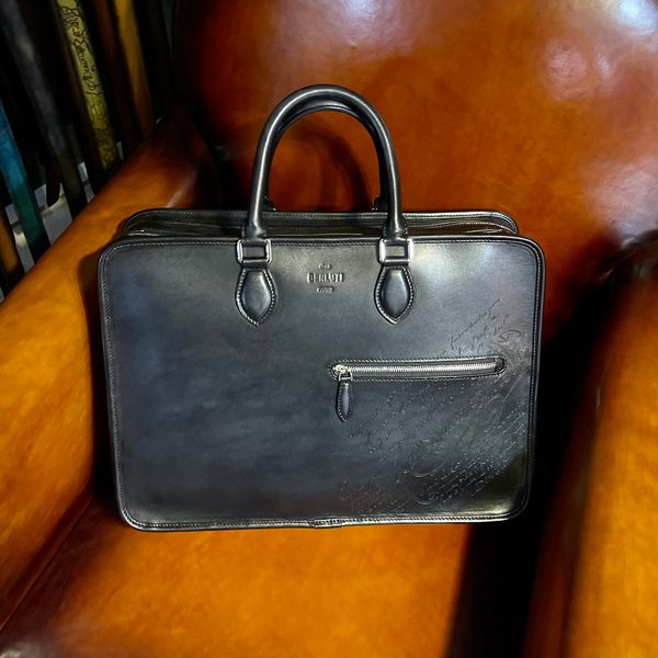 Handmade Briefcase Enlarged and Widened Double Layer Zipper Handbag Imported from Italy Calfskin Ancient Method Pure Hand Polished Color Can be Diagonally, Grey
Handmade Briefcase Enlarged and Widened Double Layer Zipper Handbag Imported from Italy Calfskin Ancient Method Pure Hand Polished Color Can be Diagonally, Grey