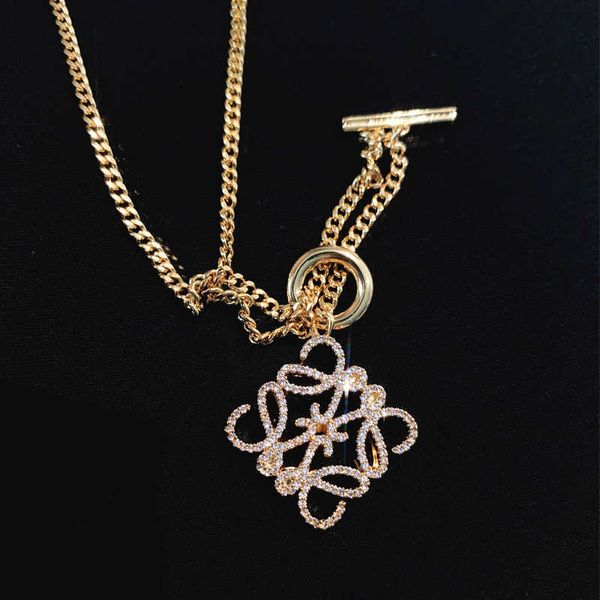 Designer Necklace loews Luxury jewelry Top accessories Gold OT buckle irregular necklace with niche design high-end long sweater chain Christmas gift jewelry, Mixed colors
Designer Necklace loews Luxury jewelry Top accessories Gold OT buckle irregular necklace with niche design high-end long sweater chain Christmas gift jewelry, Mixed colors