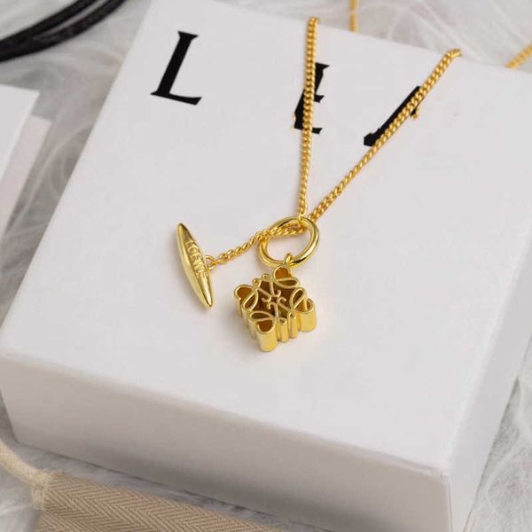 Designer Necklace loews Luxury jewelry Top accessories Golden Mooncake Square Geometry Womens OT Button Small and Design Christmas gift, Block geometry bracelet
Designer Necklace loews Luxury jewelry Top accessories Golden Mooncake Square Geometry Womens OT Button Small and Design Christmas gift, Block geometry bracelet