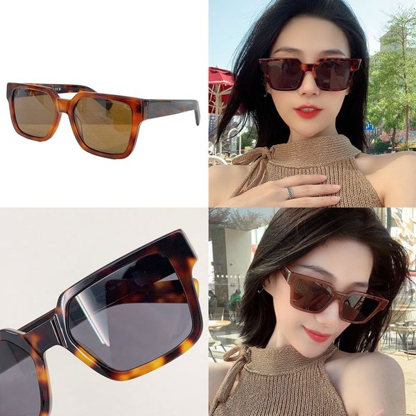 Mens and Womens Rectangular Cat Eye Plate Frame SPR03ZS Fashion Designer Sunglasses Office Gradient Lunettes de Soleil Leisure Resort Beach Party has a box
Mens and Womens Rectangular Cat Eye Plate Frame SPR03ZS Fashion Designer Sunglasses Office Gradient Lunettes de Soleil Leisure Resort Beach Party has a box