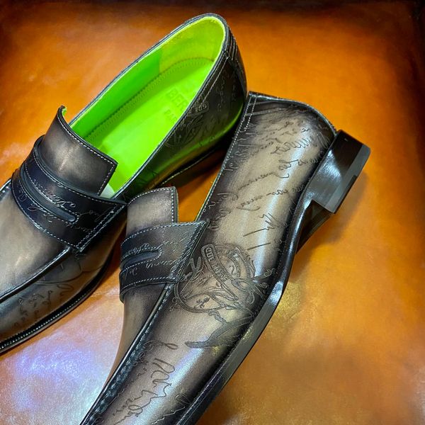 men's shoes high end Scritto patterned leather loafers upper crossbar leather leather sole pure hand-painted painted, Brown
men's shoes high end Scritto patterned leather loafers upper crossbar leather leather sole pure hand-painted painted, Brown