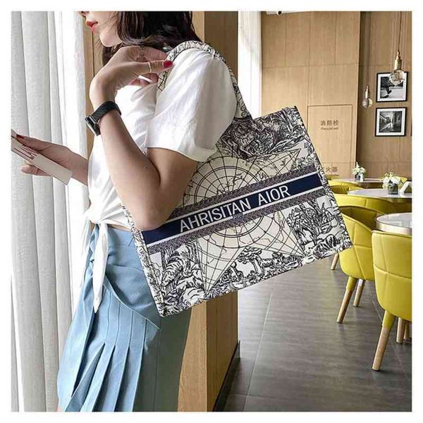 2022 new luxury bags high sense portable large capacity bag trend one versatile foreign style embroidery canvaswomen's fashion bags
2022 new luxury bags high sense portable large capacity bag trend one versatile foreign style embroidery canvaswomen's fashion bags