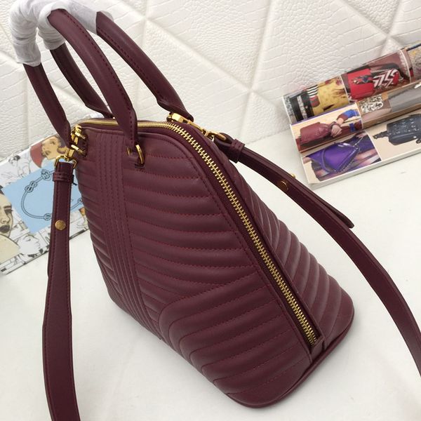 the latest commuter bag for women lady crossbody bags simple and versatile lady's handbag, Black;red
the latest commuter bag for women lady crossbody bags simple and versatile lady's handbag, Black;red