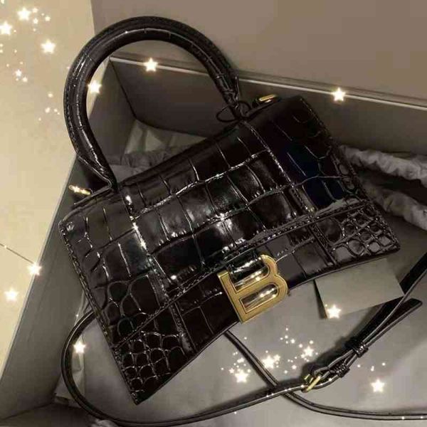 designer bag 2022 retro hourglass bag women genuine leather handbag b buckle shoulder bags versatile purses and handbag portable dumpling ba
designer bag 2022 retro hourglass bag women genuine leather handbag b buckle shoulder bags versatile purses and handbag portable dumpling ba