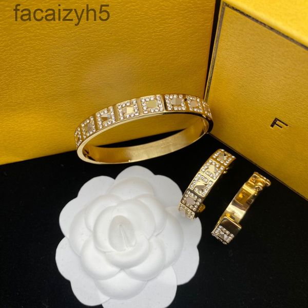 charm bracelets designer fen family letter diamond bracelet light luxury niche design high sense jewelryotkl, Golden;silver
charm bracelets designer fen family letter diamond bracelet light luxury niche design high sense jewelryotkl, Golden;silver
