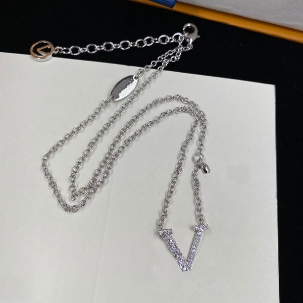 crystal pendant necklaces for women classic designer man necklace with letter neck chain fashion jewelry, Silver
crystal pendant necklaces for women classic designer man necklace with letter neck chain fashion jewelry, Silver