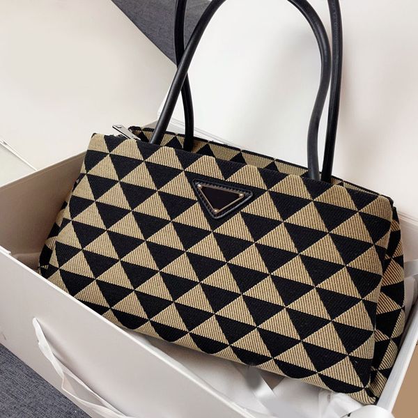 embroidered handbag mini killer bag crossbody bags tote handbags purse triangle jpattern inside sheepskin leather double zipper
embroidered handbag mini killer bag crossbody bags tote handbags purse triangle jpattern inside sheepskin leather double zipper