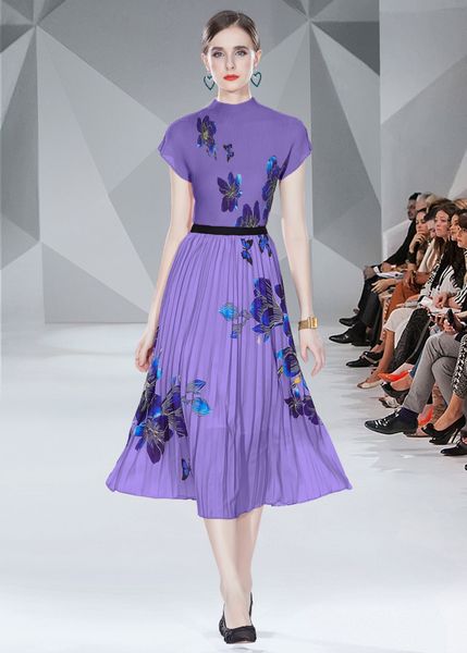 2022 summer floral two piece dress designer set women short sleeve and loose big swing pleated skirt woman casual sets urban elegant office, White
2022 summer floral two piece dress designer set women short sleeve and loose big swing pleated skirt woman casual sets urban elegant office, White