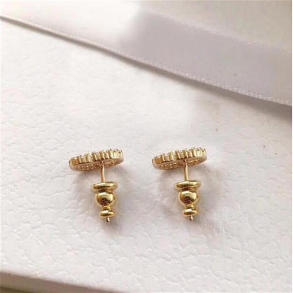 with box fashion brand have stamps stud pearl designer earrings lady women party wedding lovers gift engagement luxury jewelry for268t, Golden;silver
with box fashion brand have stamps stud pearl designer earrings lady women party wedding lovers gift engagement luxury jewelry for268t, Golden;silver