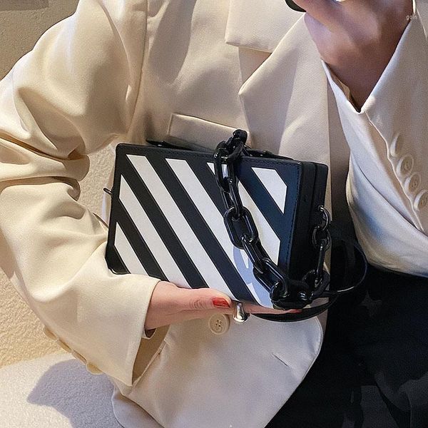 shoulder bags luxury design small box messenger bag pu leather designer handbag 2022 fashion ladies chain mini
shoulder bags luxury design small box messenger bag pu leather designer handbag 2022 fashion ladies chain mini