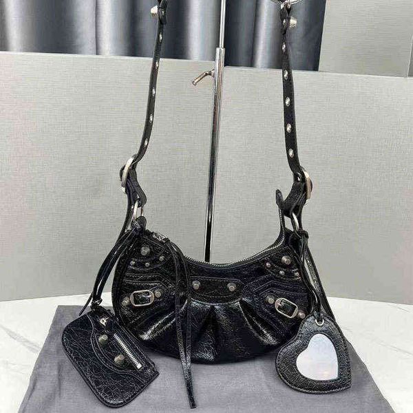 home b paris motorcycle bag three in one oil wax leather crackle pattern half moon small crowd high sense shoulder
home b paris motorcycle bag three in one oil wax leather crackle pattern half moon small crowd high sense shoulder