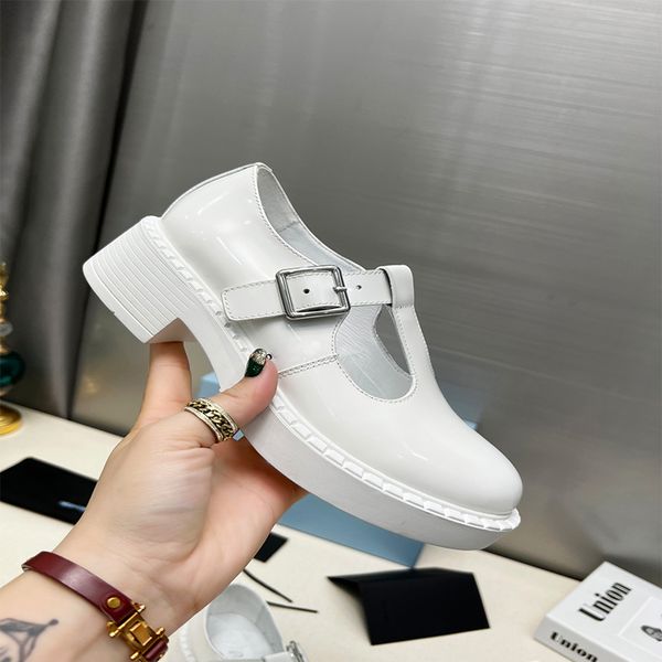 2022 debut black soft dress shoes cow leather italian mary jane rubber eva sole white black style goddess go with everything
2022 debut black soft dress shoes cow leather italian mary jane rubber eva sole white black style goddess go with everything