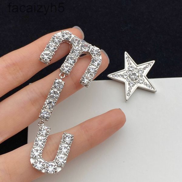 charm designer miao family /miu diamond studded star letter asymmetric earrings femininity advanced sense of light luxury atmosphere full di, Golden
charm designer miao family /miu diamond studded star letter asymmetric earrings femininity advanced sense of light luxury atmosphere full di, Golden