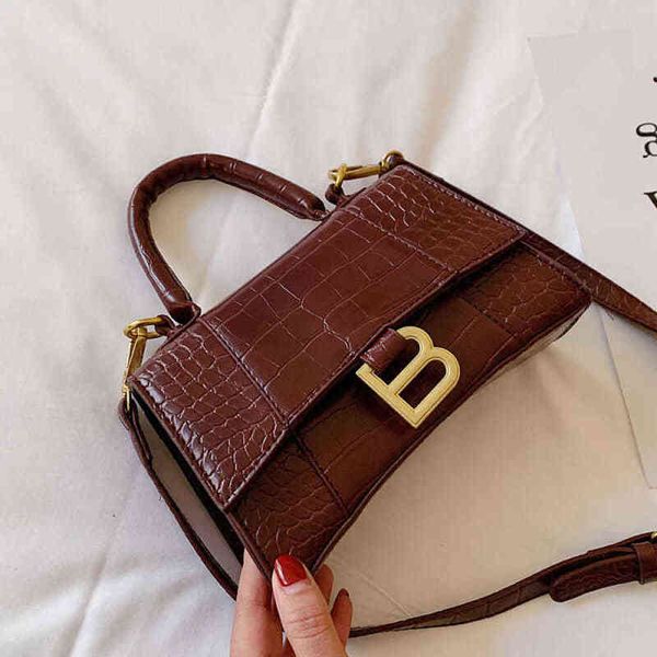designer bag 2022 retro hourglass bag women genuine leather handbag b buckle shoulder bags versatile purses and handbag portable dumpling ba
designer bag 2022 retro hourglass bag women genuine leather handbag b buckle shoulder bags versatile purses and handbag portable dumpling ba