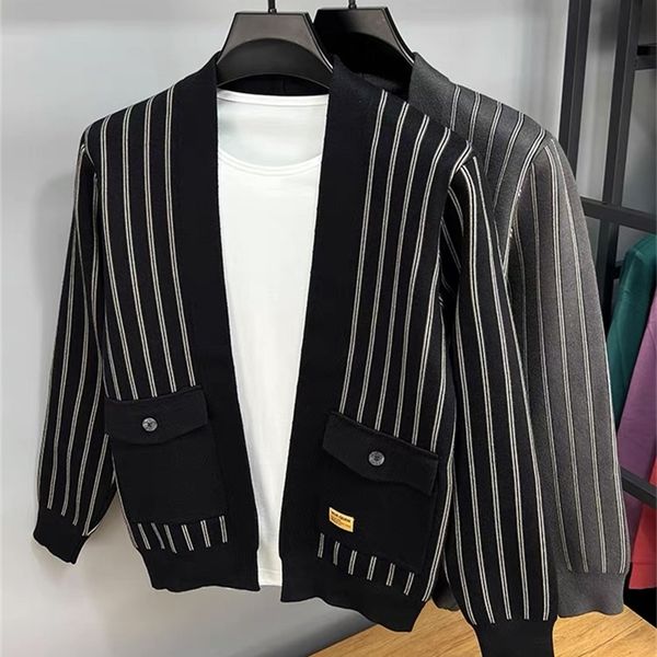 mens sweaters autumn highend knitted cardigan mens shawl sweater korean fashion vertical stripe youth handsome coat 220901, White;black
mens sweaters autumn highend knitted cardigan mens shawl sweater korean fashion vertical stripe youth handsome coat 220901, White;black