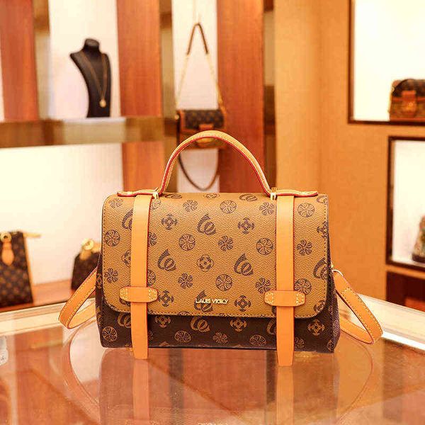 2022 new donkey family old flower cambridge bag fashion printed women's bag single shoulder diagonal straddle portable leather briefcas
2022 new donkey family old flower cambridge bag fashion printed women's bag single shoulder diagonal straddle portable leather briefcas