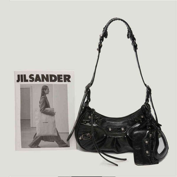 2022 new heavy industry rivet locomotive bag three in one month tooth net red same armpit single shoulder messenger bag
2022 new heavy industry rivet locomotive bag three in one month tooth net red same armpit single shoulder messenger bag