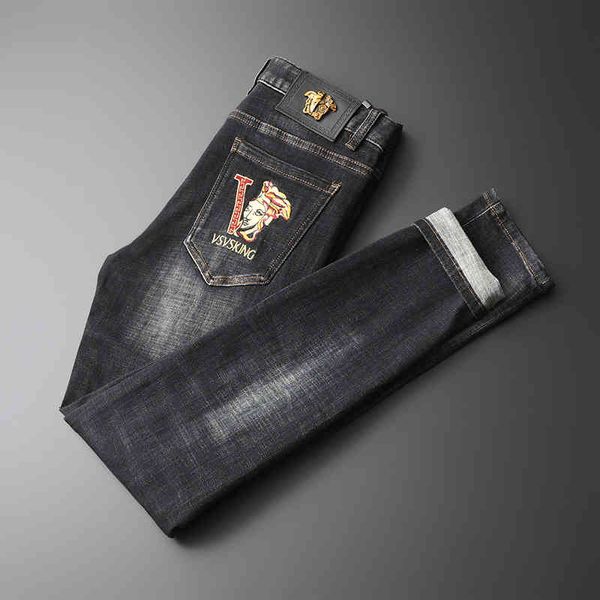 men's jeans autumn winter stretch men's jeans fashion brand embroidered holes pants slim fit feet 34w9, Blue 
men's jeans autumn winter stretch men's jeans fashion brand embroidered holes pants slim fit feet 34w9, Blue